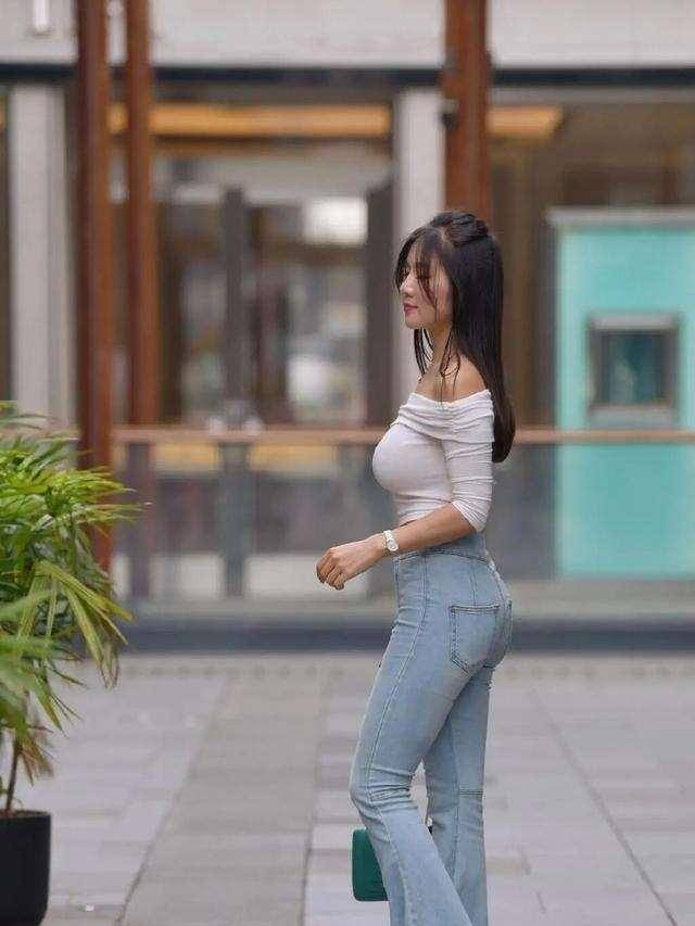 瑜伽裤是懒人出门快速穿搭服饰,休闲靓丽合时宜,颜值过人