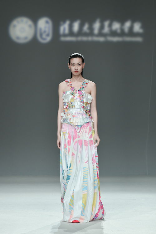 清华美院2023届服装与服饰设计专业毕设发布会举行