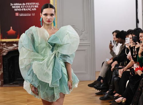周原衣语 周文化服饰秀 亮相巴黎